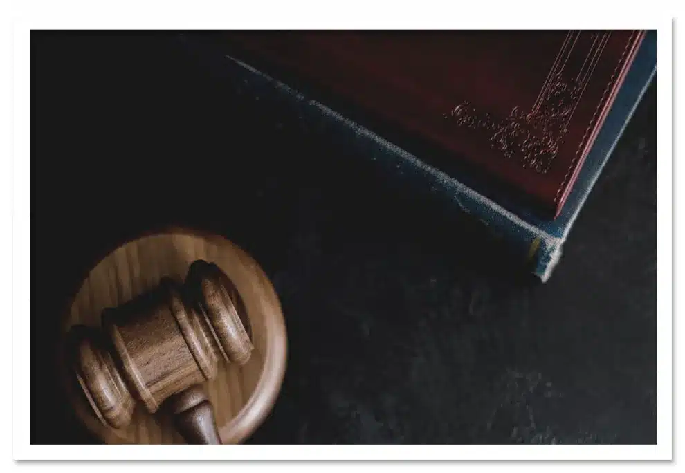 A book and a gavel signifying working with a business law attorney in Pennsylvania.